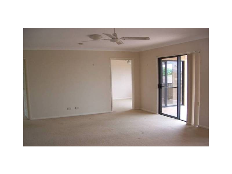 8/31 Middle Street, Labrador QLD 4215