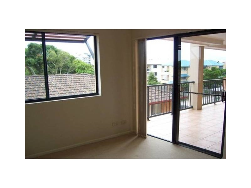 8/31 Middle Street, Labrador QLD 4215