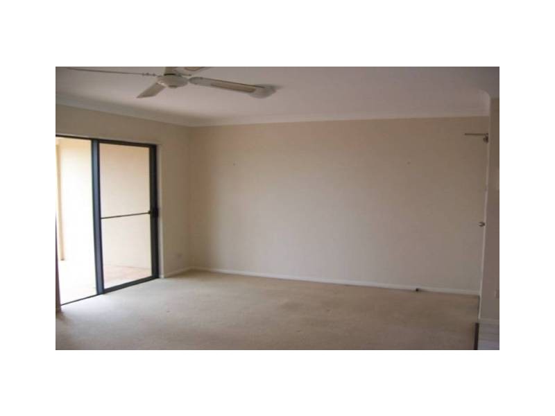 8/31 Middle Street, Labrador QLD 4215