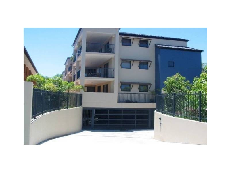 8/31 Middle Street, Labrador QLD 4215