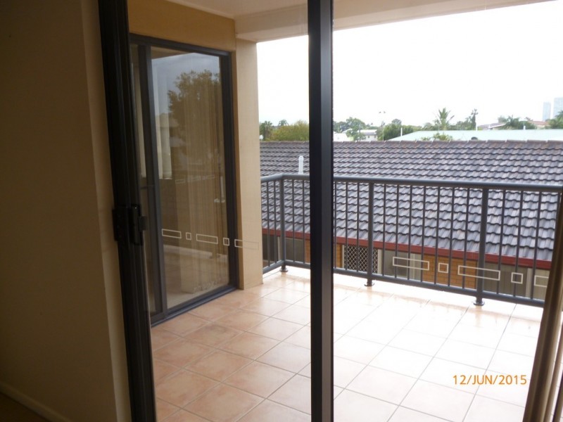 8/31 Middle Street, Labrador QLD 4215