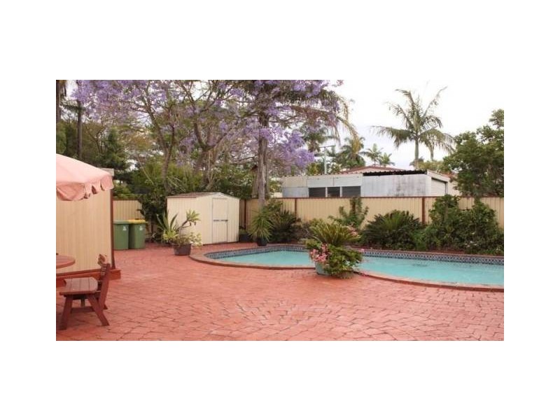 86 Central Street, Labrador QLD 4215