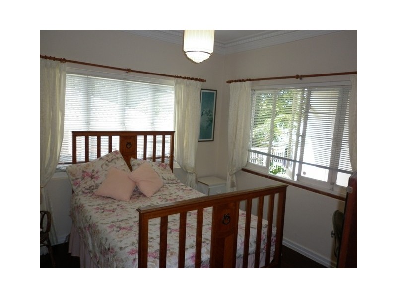 72 Falconer Street, Southport QLD 4215