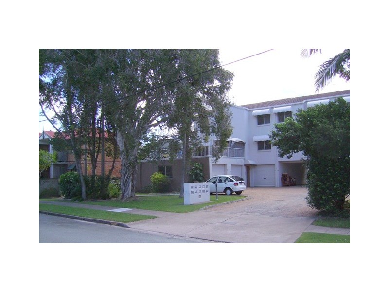 5 Brett Avenue, Labrador QLD 4215