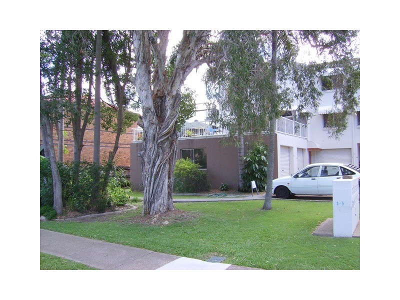 5 Brett Avenue, Labrador QLD 4215
