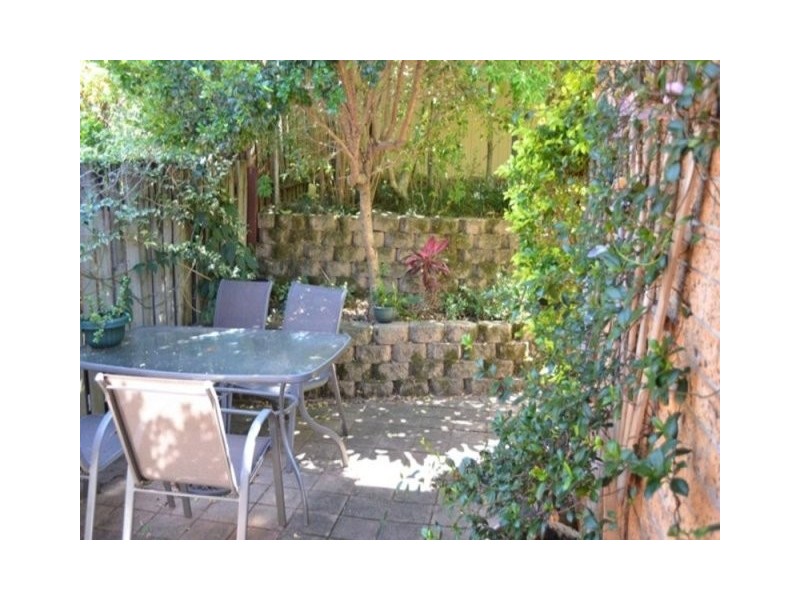 8/11 Hoya Court, Labrador QLD 4215