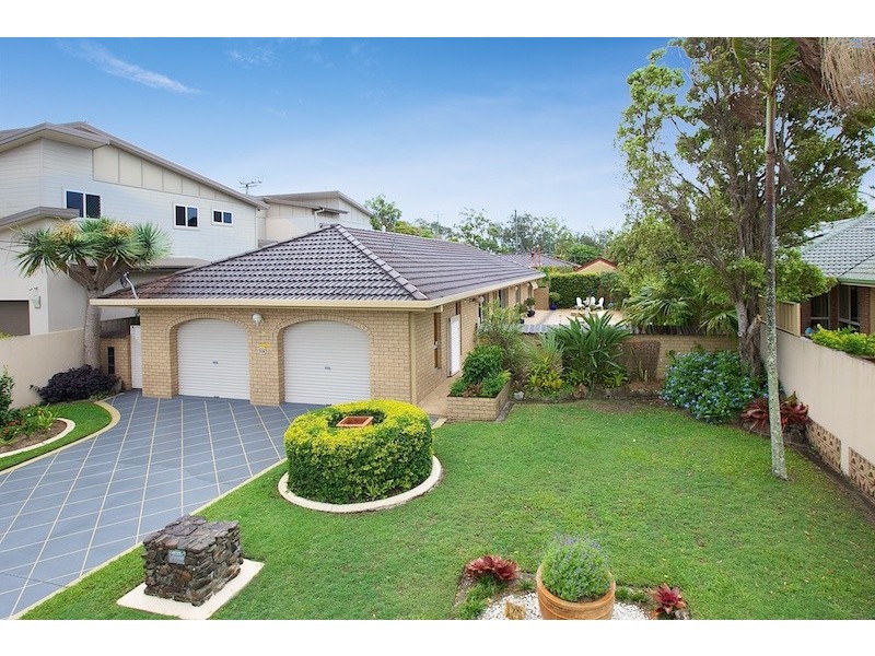 37 Abalone Avenue, Paradise Point QLD 4216