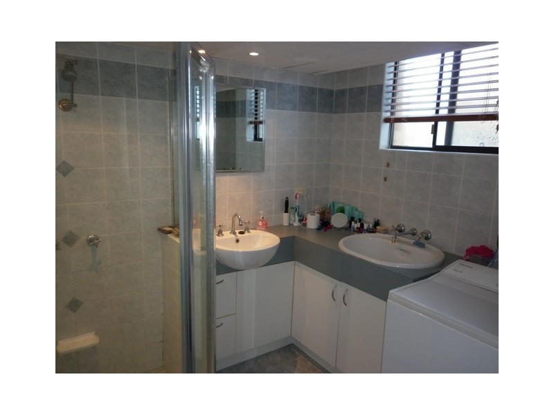 29 Oak Avenue, Surfers Paradise QLD 4217