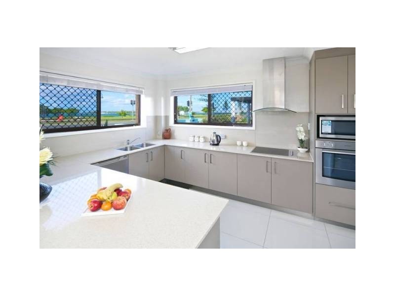 548 Marine Parade, Biggera Waters QLD 4216