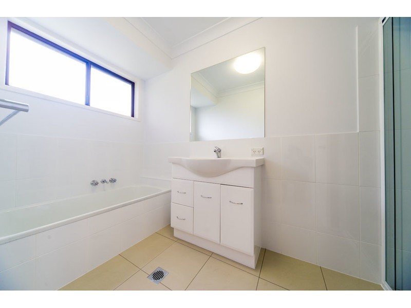 1/21 Morinda Way, Labrador QLD 4215