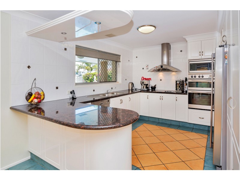 8 Dobell Avenue, Paradise Point QLD 4216