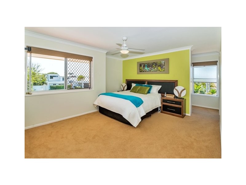 8 Dobell Avenue, Paradise Point QLD 4216