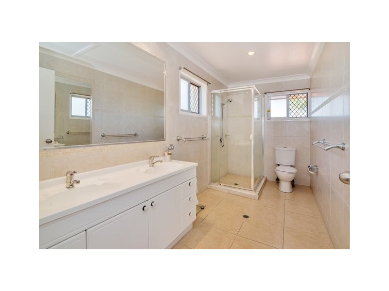 8 Dobell Avenue, Paradise Point QLD 4216