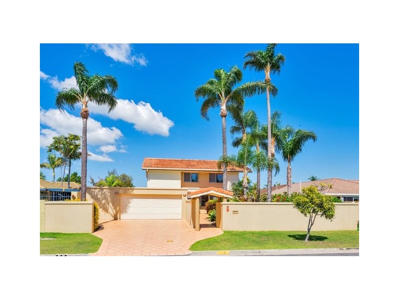 8 Dobell Avenue, Paradise Point QLD 4216