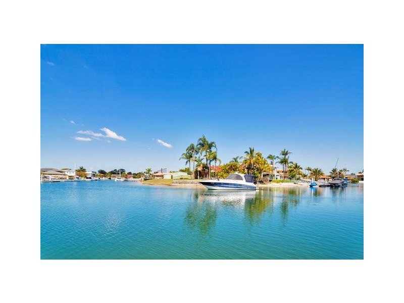 8 Dobell Avenue, Paradise Point QLD 4216