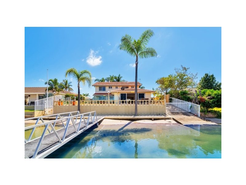 8 Dobell Avenue, Paradise Point QLD 4216