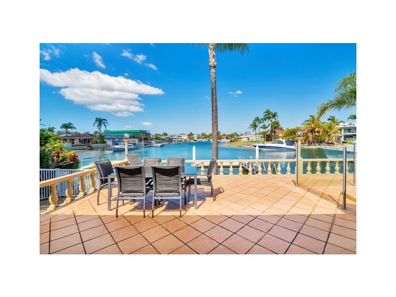 8 Dobell Avenue, Paradise Point QLD 4216