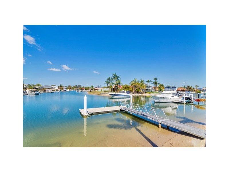 8 Dobell Avenue, Paradise Point QLD 4216