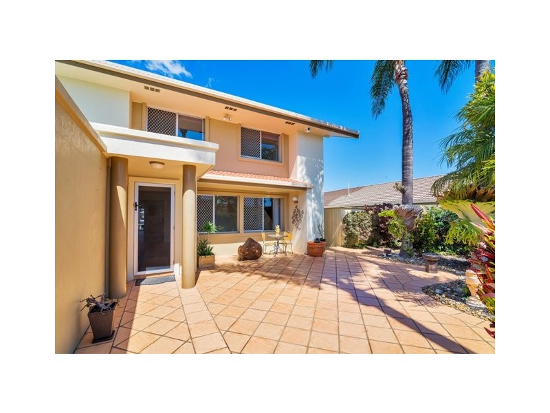 8 Dobell Avenue, Paradise Point QLD 4216