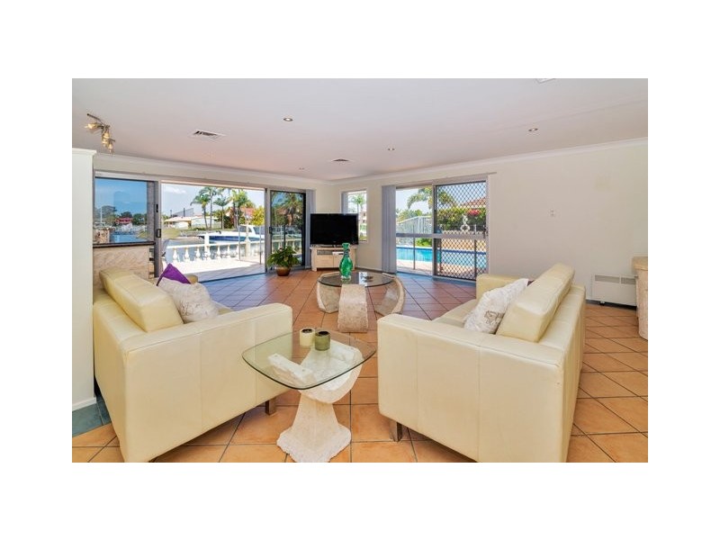 8 Dobell Avenue, Paradise Point QLD 4216