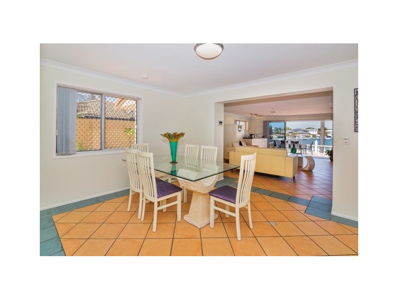 8 Dobell Avenue, Paradise Point QLD 4216