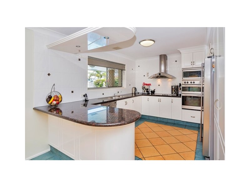 8 Dobell Avenue, Paradise Point QLD 4216