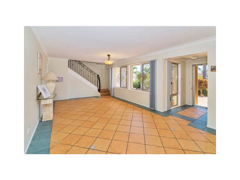 8 Dobell Avenue, Paradise Point QLD 4216