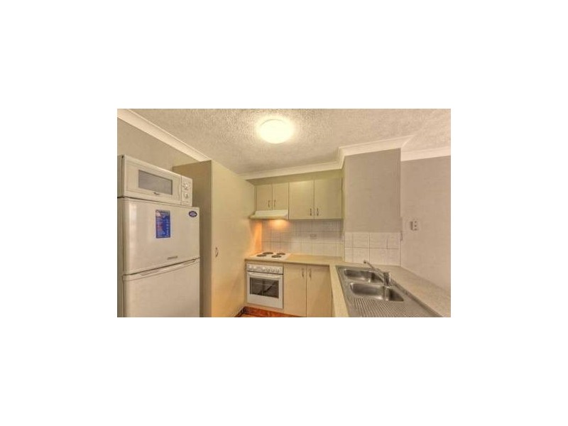 32/217 Scarborough Street, Southport QLD 4215