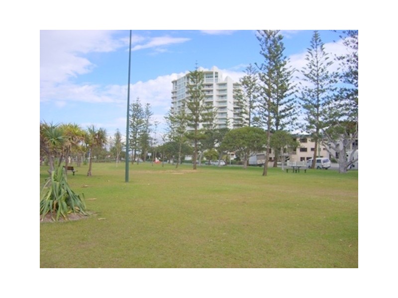 4/224 Marine Parade, Labrador QLD 4215