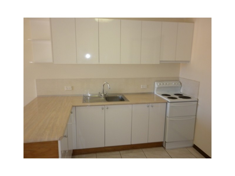 2/36 McMillan Street, Labrador QLD 4215