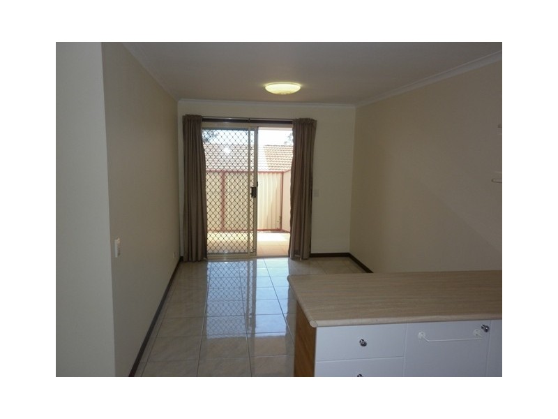 2/36 McMillan Street, Labrador QLD 4215