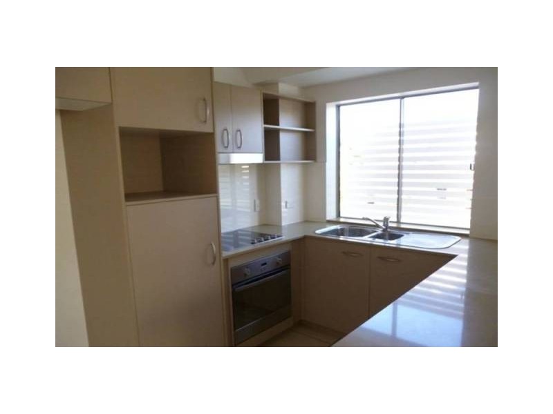 2/7 Phillip Street, Labrador QLD 4215