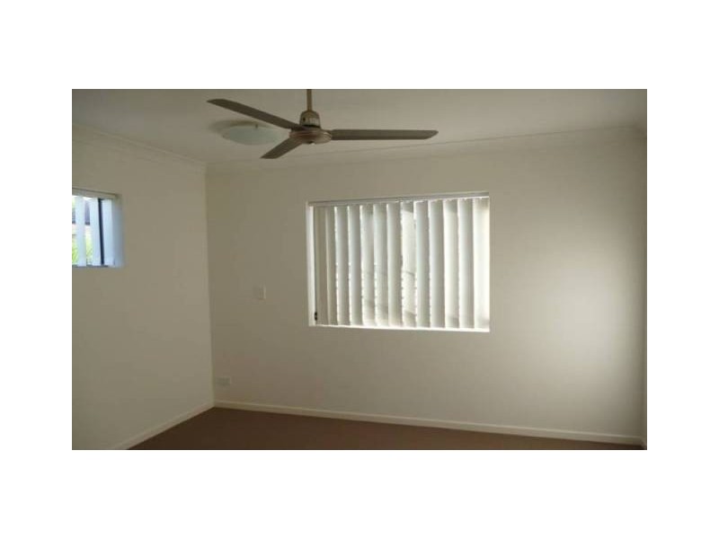 2/7 Phillip Street, Labrador QLD 4215