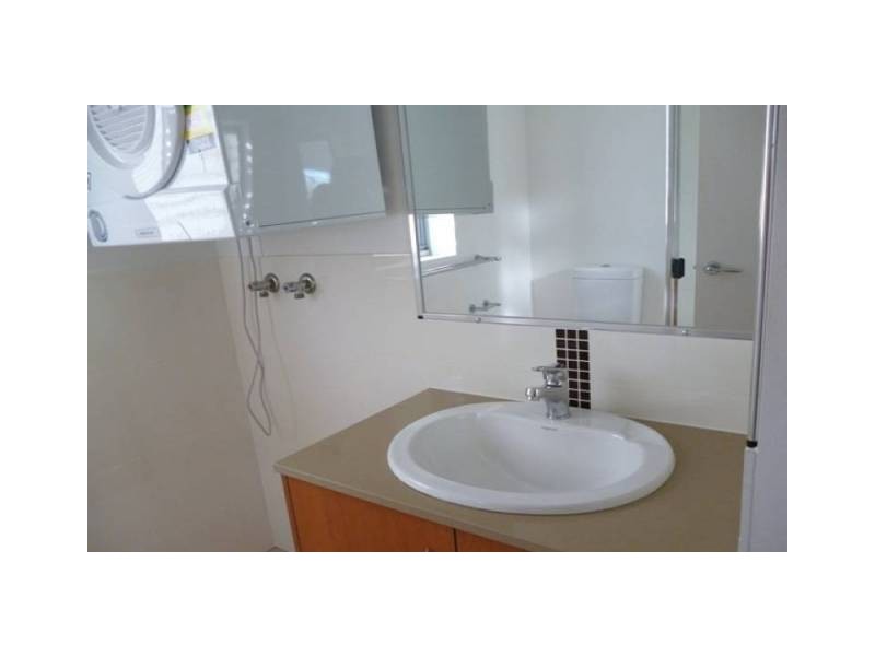 2/7 Phillip Street, Labrador QLD 4215