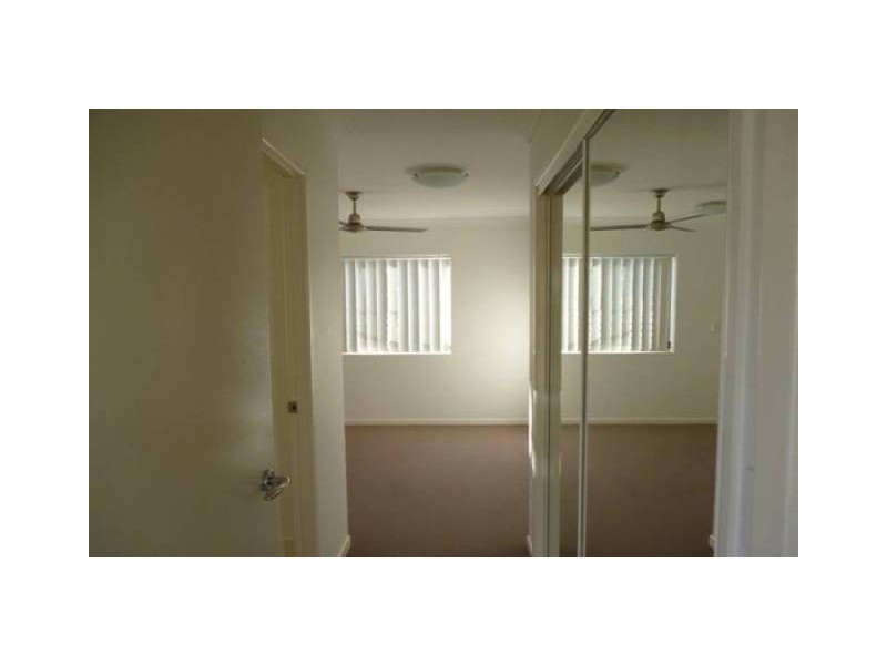 2/7 Phillip Street, Labrador QLD 4215