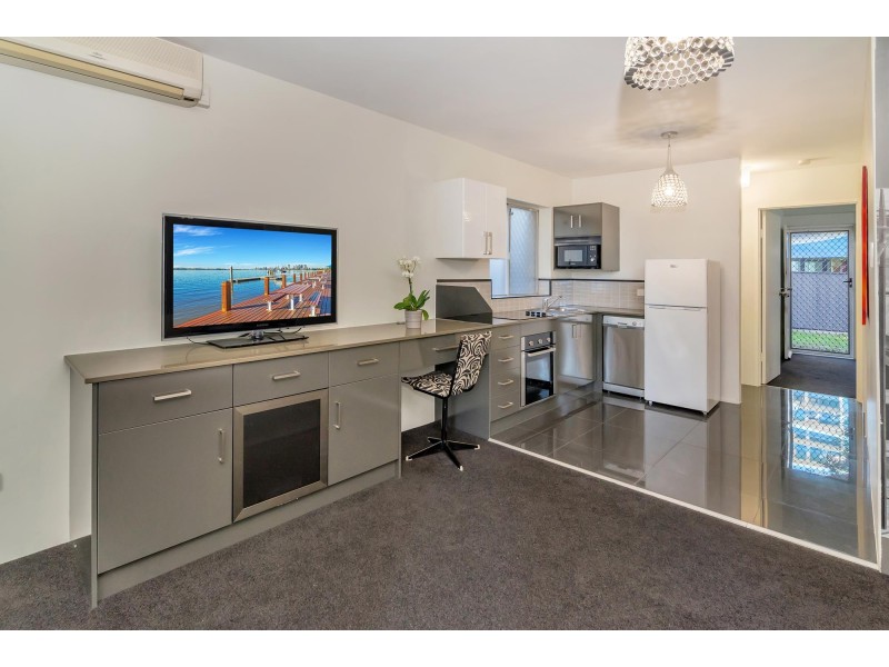 2/312 Marine Parade, Labrador QLD 4215