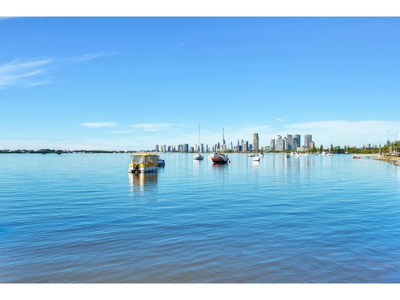 2/312 Marine Parade, Labrador QLD 4215