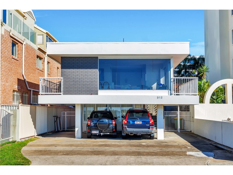 2/312 Marine Parade, Labrador QLD 4215
