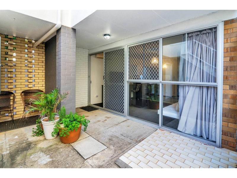 2/312 Marine Parade, Labrador QLD 4215