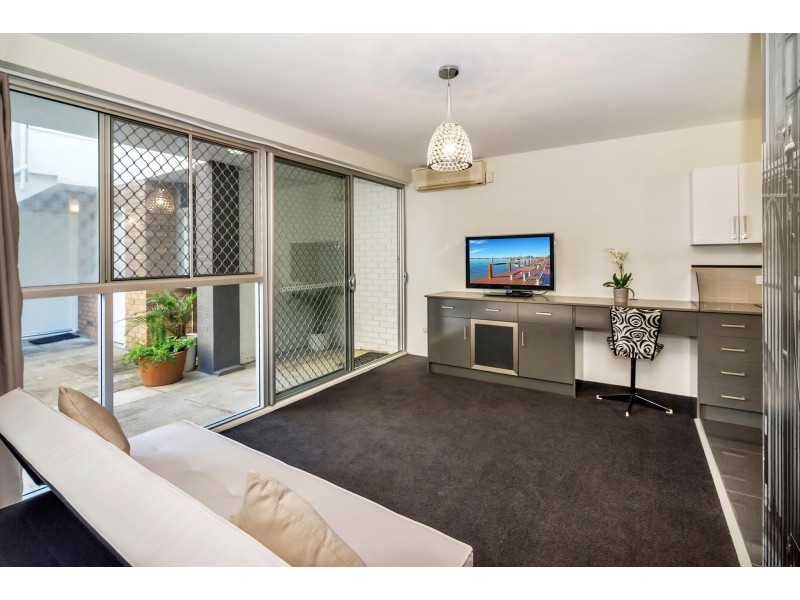 2/312 Marine Parade, Labrador QLD 4215
