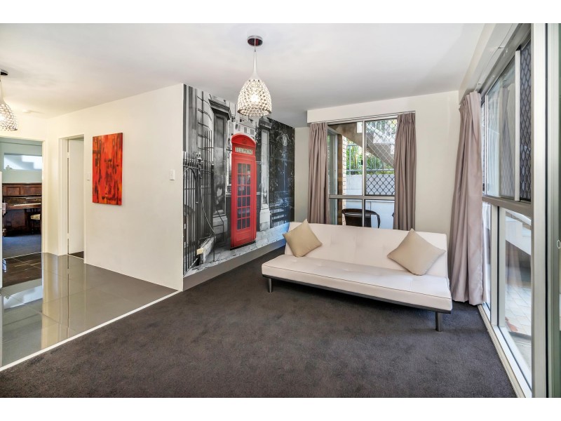 2/312 Marine Parade, Labrador QLD 4215