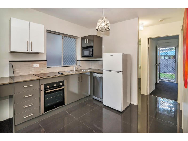 2/312 Marine Parade, Labrador QLD 4215