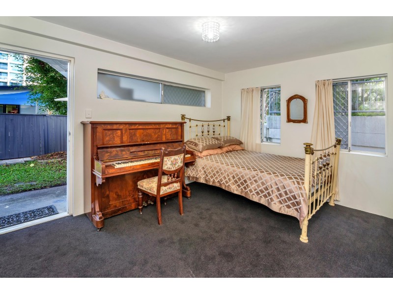 2/312 Marine Parade, Labrador QLD 4215