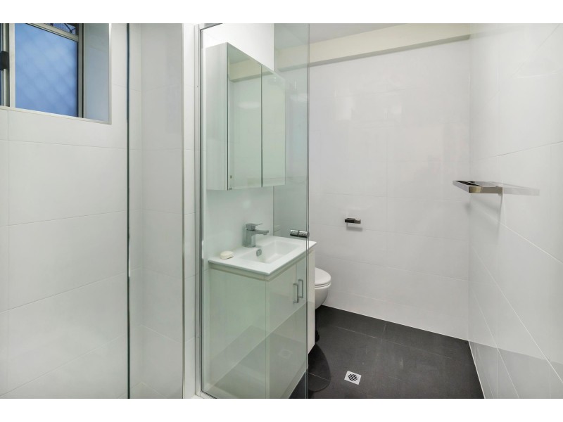 2/312 Marine Parade, Labrador QLD 4215