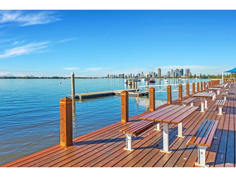 2/312 Marine Parade, Labrador QLD 4215