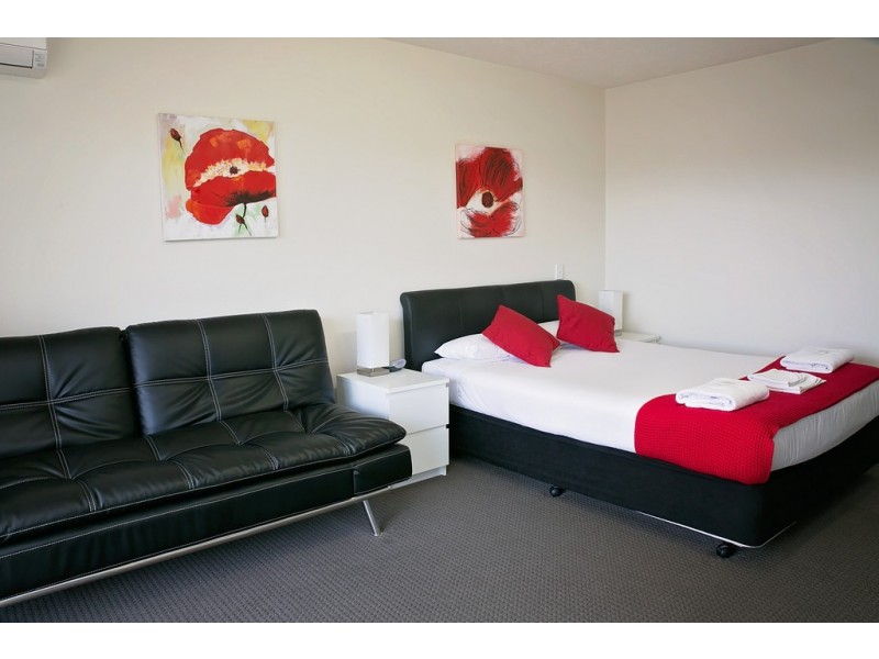 303/2007 Gold Coast Highway, Miami QLD 4220