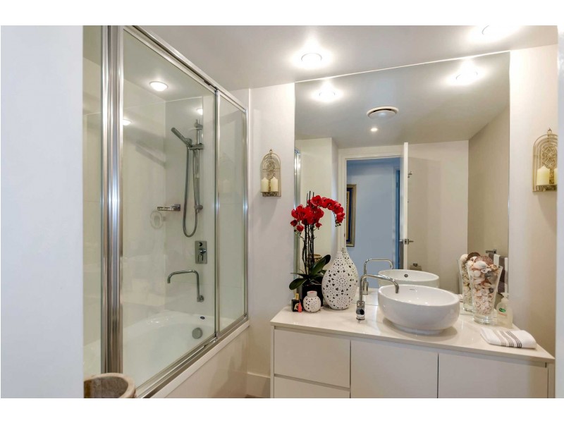 2102/438 Marine Parade, Biggera Waters QLD 4216