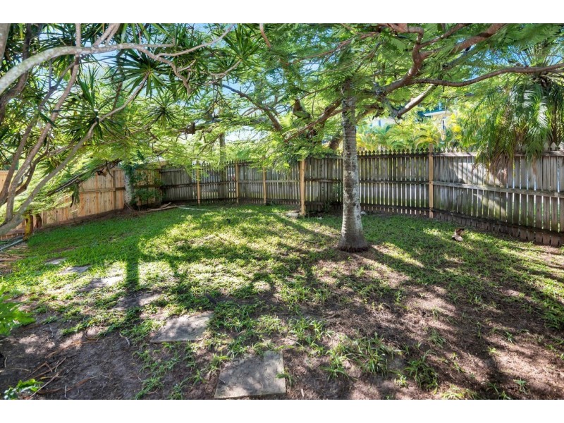 6 Rodlan Parade, Labrador QLD 4215