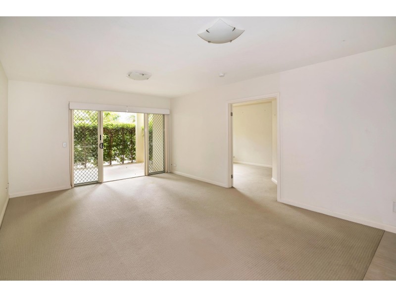 1/27 Gordon Street, Labrador QLD 4215