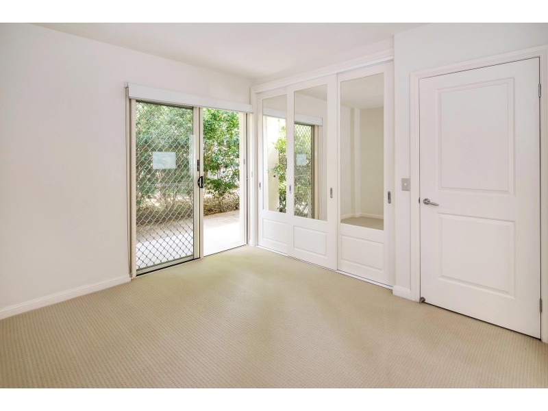 1/27 Gordon Street, Labrador QLD 4215